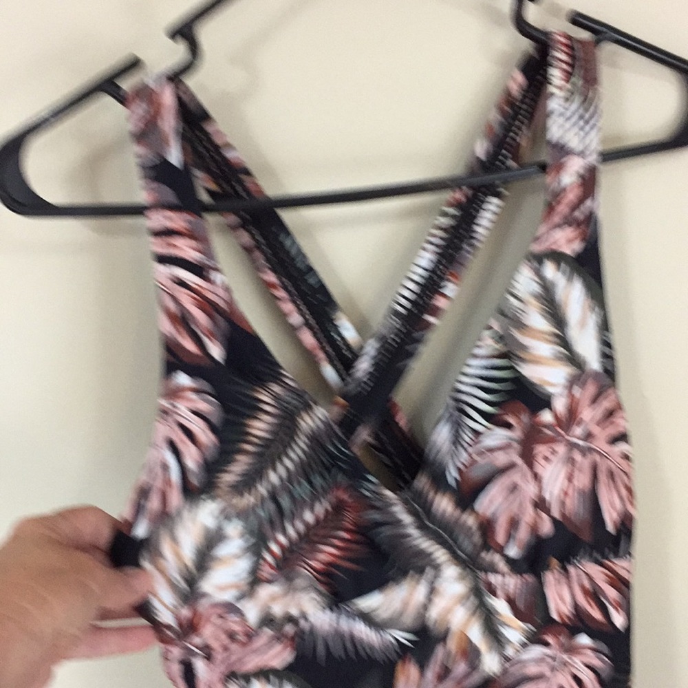 Hurley Scattered Palm One Piece V Neck Swimsuit Size Medium NWT - Picture 7 of 15